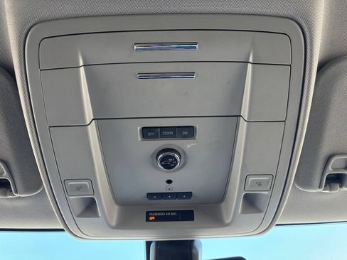 Used 2020 Cadillac Escalade 2WD image 31