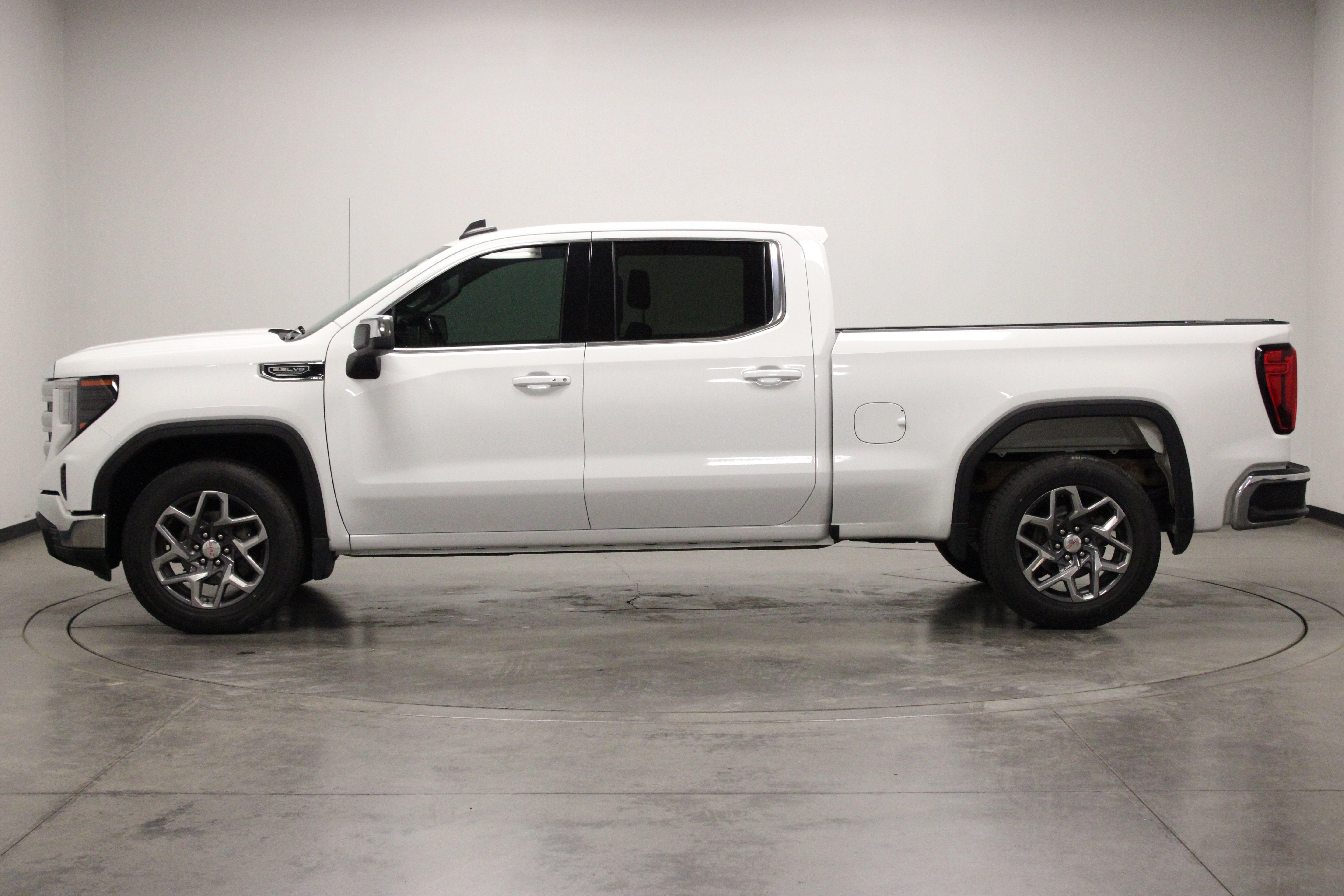 Used 2023 GMC Sierra 1500 SLE w/ Max Trailering Package AWD/4WD image 5