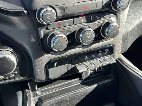 Used 2022 RAM 1500 Big Horn w/ Built-to-serve Edition image 27