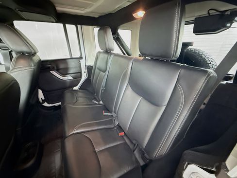 Used 2017 Jeep Wrangler Unlimited Rubicon image 27