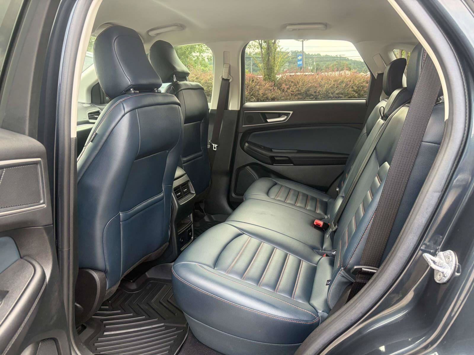 Used 2023 Ford Edge SEL w/ Sport Appearance Package AWD/4WD image 3