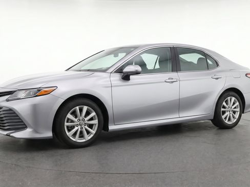 Used 2025 Toyota Camry LE FWD image 3