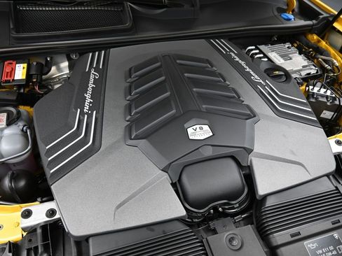 Used 2022 Lamborghini Urus image 35