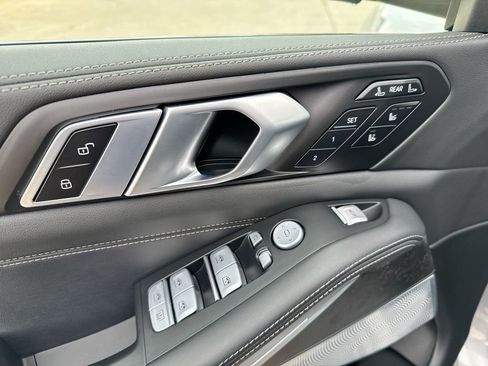 Used 2025 BMW X7 M60i image 24