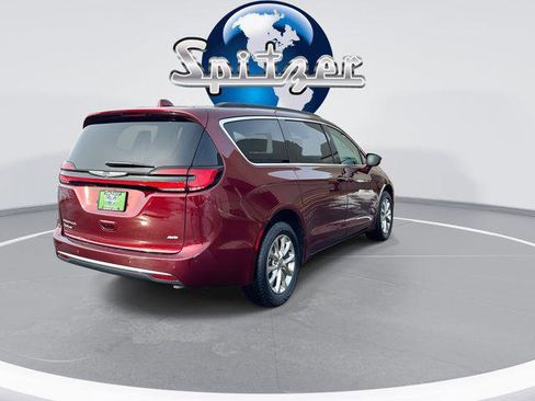 Certified 2022 Chrysler Pacifica Touring-L image 9