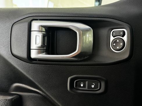 Used 2022 Jeep Wrangler Unlimited Sport AWD/4WD image 11