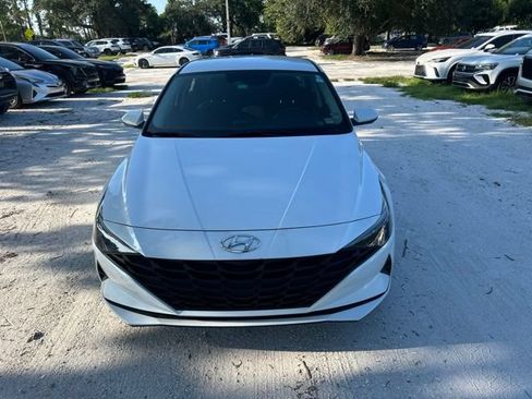 Used 2021 Hyundai Elantra SE FWD image 15