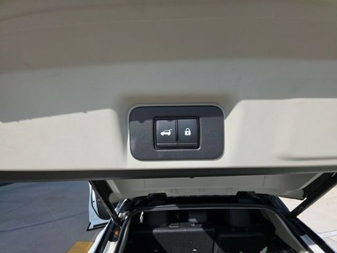 Used 2024 Nissan Ariya FWD image 28