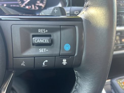 Used 2023 Nissan Pathfinder SL AWD/4WD image 24