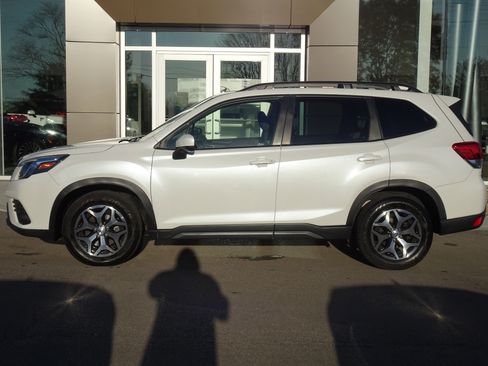 Used 2022 Subaru Forester Premium w/ Popular Package #2 image 2