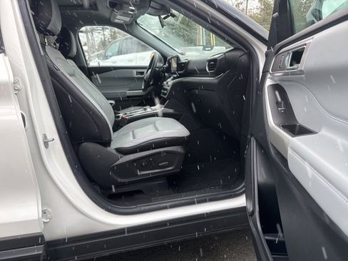 Used 2021 Ford Explorer XLT w/ Equipment Group 202A image 18