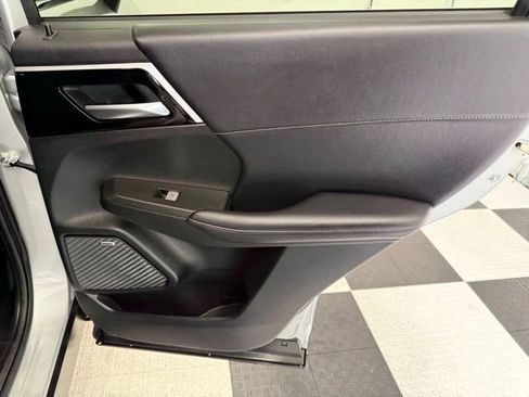 Used 2025 Mitsubishi Outlander SE image 29