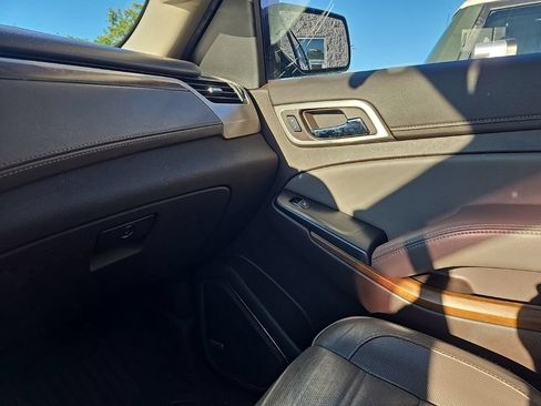 Used 2020 GMC Yukon XL Denali w/ Denali Premium Package AWD/4WD image 27