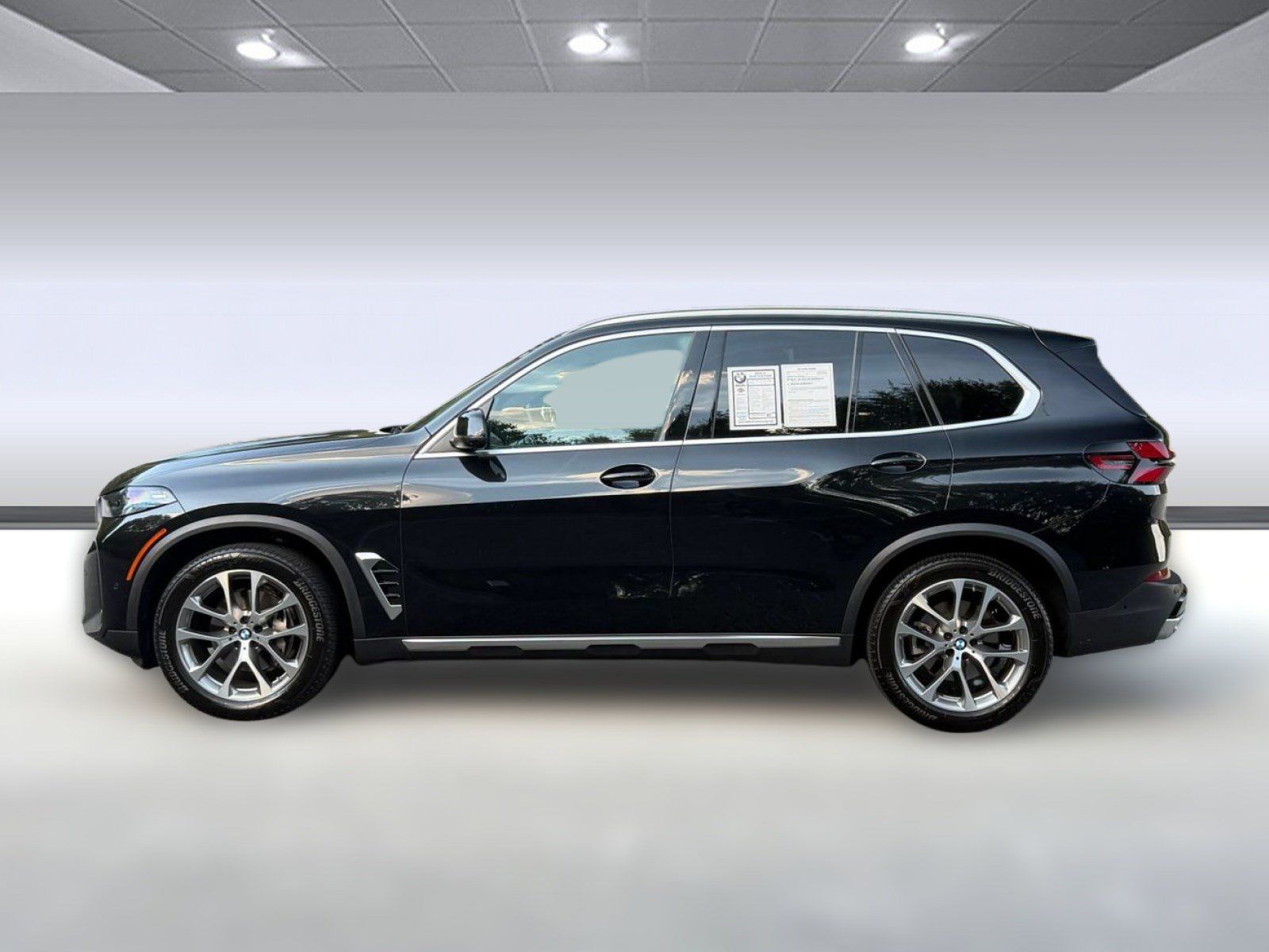 Certified 2024 BMW X5 xDrive40i w/ Premium Package AWD/4WD image 2