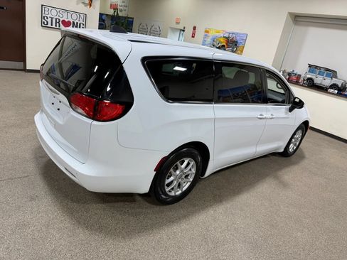 Used 2022 Chrysler Voyager LX w/ Fleet Security Group FWD image 15