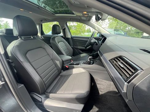 Used 2024 Volkswagen Jetta SE w/ Panoramic Sunroof Package FWD image 13