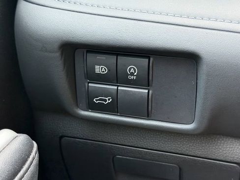 Used 2024 Toyota Highlander LE FWD image 26