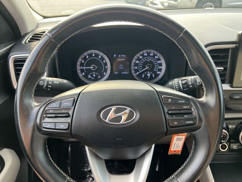 Used 2022 Hyundai Venue SEL FWD image 24