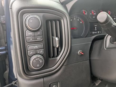 Used 2020 Chevrolet Silverado 1500 Custom w/ Custom Value Package AWD/4WD image 18