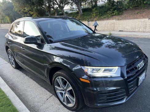 Used 2020 Audi Q5 2.0T Premium Plus w/ Premium Plus Package AWD/4WD image 6