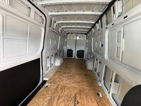 Used 2024 Mercedes-Benz Sprinter 2500 image 15