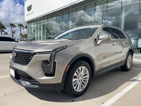 Used 2024 Cadillac XT4 Luxury image 3