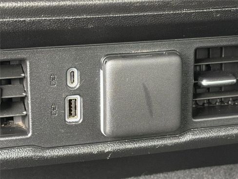 Used 2025 GMC Sierra 1500 SLT AWD/4WD image 21