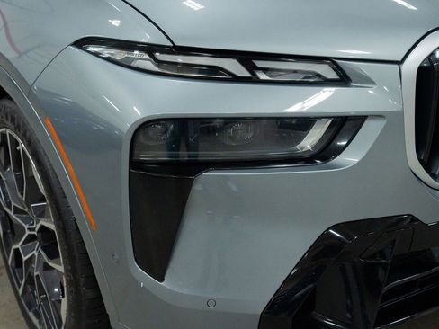 Used 2023 BMW X7 M60i image 12