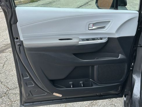 Used 2025 Toyota Sienna XLE w/ XLE Plus Package image 15