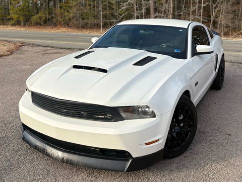 Used 2011 Ford Mustang GT Premium RWD image 3