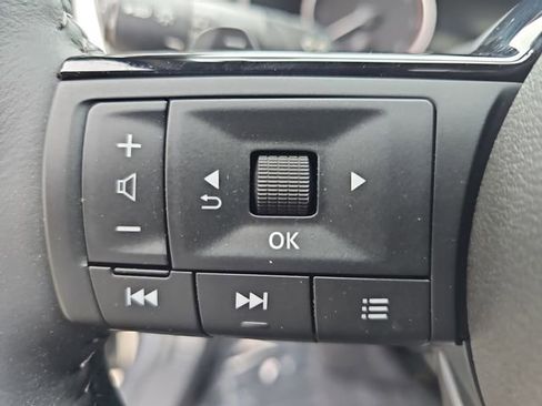 Used 2023 Nissan Rogue SV w/ SV Premium B Package FWD image 17