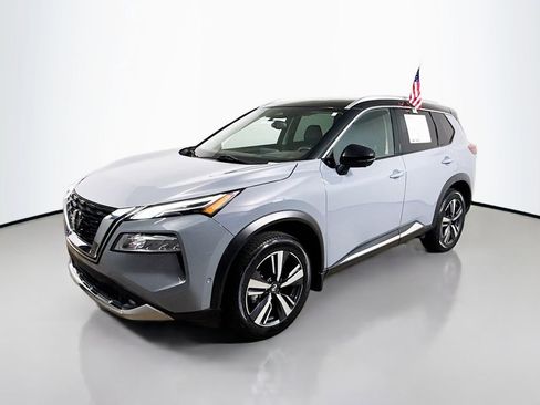 Used 2021 Nissan Rogue Platinum image 3