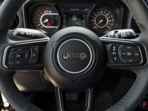 Used 2026 Jeep Wrangler Unlimited Rubicon AWD/4WD image 16