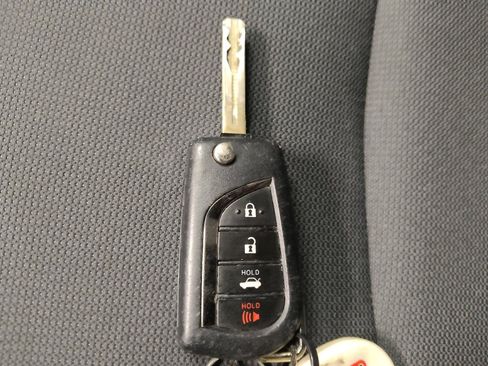 Used 2021 Toyota Corolla LE image 32