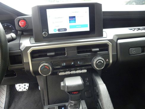 Used 2024 Toyota Tacoma 4x4 Double Cab image 14