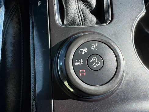 Used 2016 Ford Explorer XLT w/ Equipment Group 202A image 20