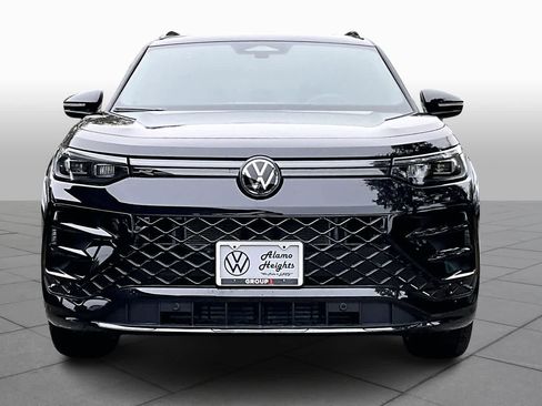 New 2026 Volkswagen Tiguan SE R-Line image 3