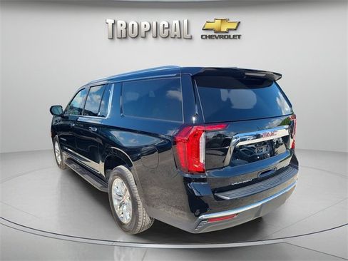 Used 2024 GMC Yukon XL SLT image 3