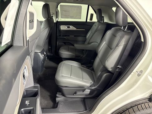 New 2026 Ford Explorer Active w/ Active Comfort Package RWD image 32