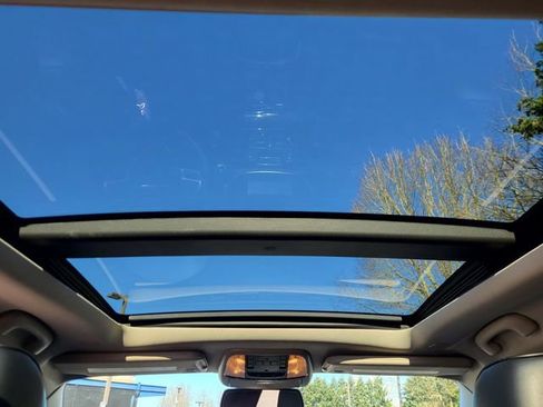 Used 2017 Chrysler 300 C image 10