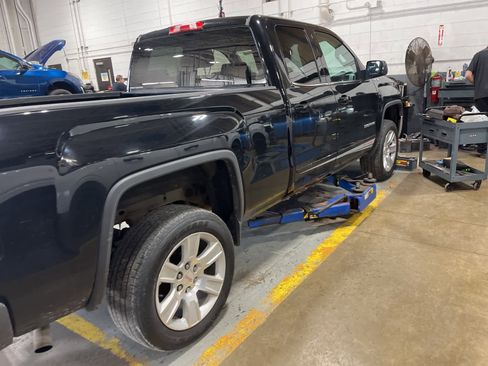 Used 2015 GMC Sierra 1500 SLE w/ SLE Value Package image 18