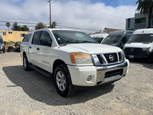 Used 2014 Nissan Titan SV w/ SV Value Truck Package AWD/4WD image 3