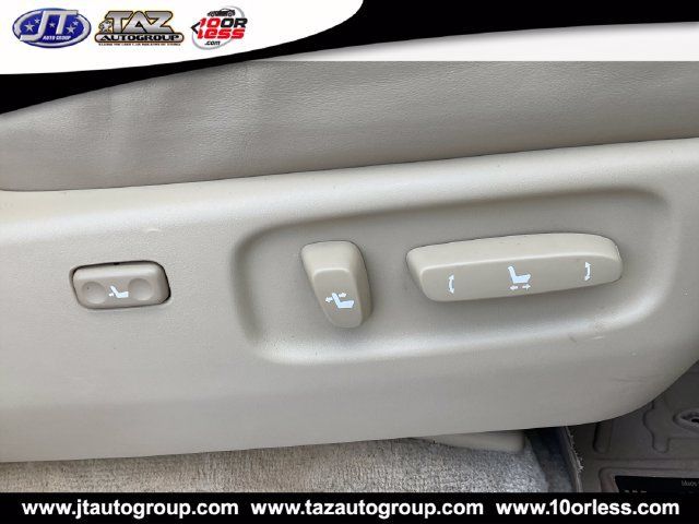 Used 2011 Lexus LX 570 4WD w/ Luxury Pkg image 16