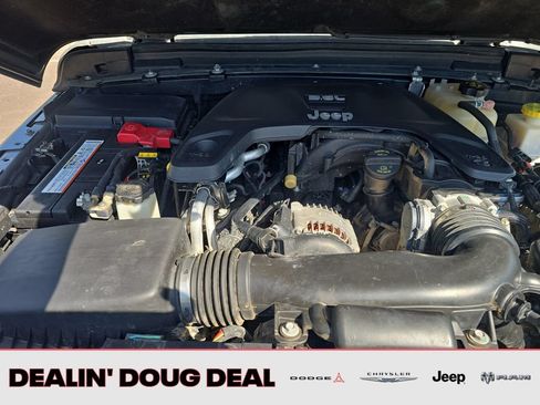 Used 2020 Jeep Gladiator Overland AWD/4WD image 22