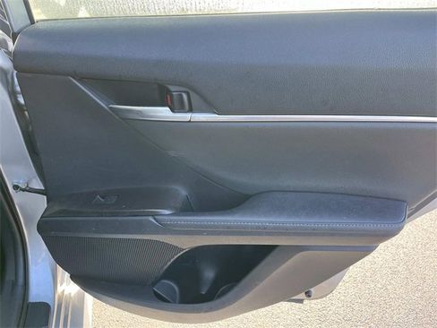 Used 2021 Toyota Camry XLE image 18