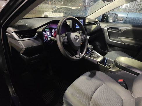 Used 2022 Toyota RAV4 LE image 8