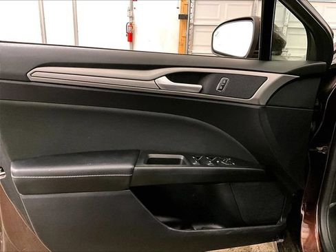 Used 2019 Ford Fusion SE FWD image 22