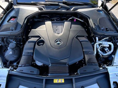 Used 2017 Mercedes-Benz E 400 4MATIC Wagon image 32