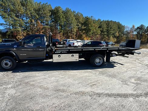 New 2025 RAM 5500 4x4 Regular Cab image 12