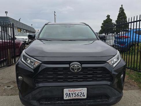 Used 2019 Toyota RAV4 XLE image 2